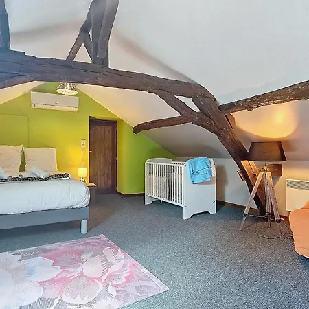 Vakantiehuis Maltrait, Maison Familiale Avec Piscine Avermes