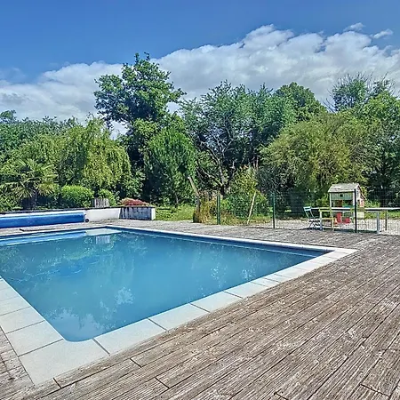 Vakantiehuis Maltrait, Maison Familiale Avec Piscine Avermes